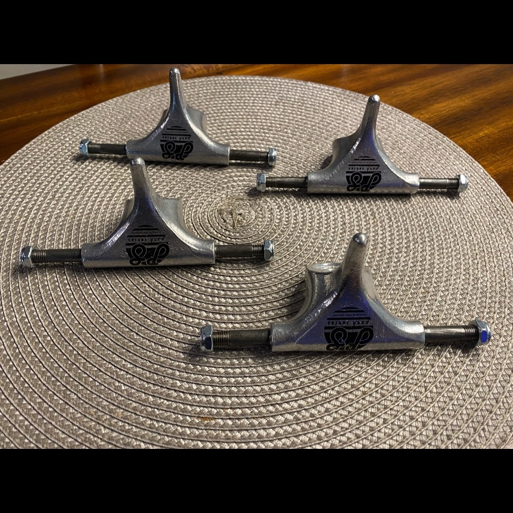 Sure Grip Park series 3” wide trucks for skates set of 4